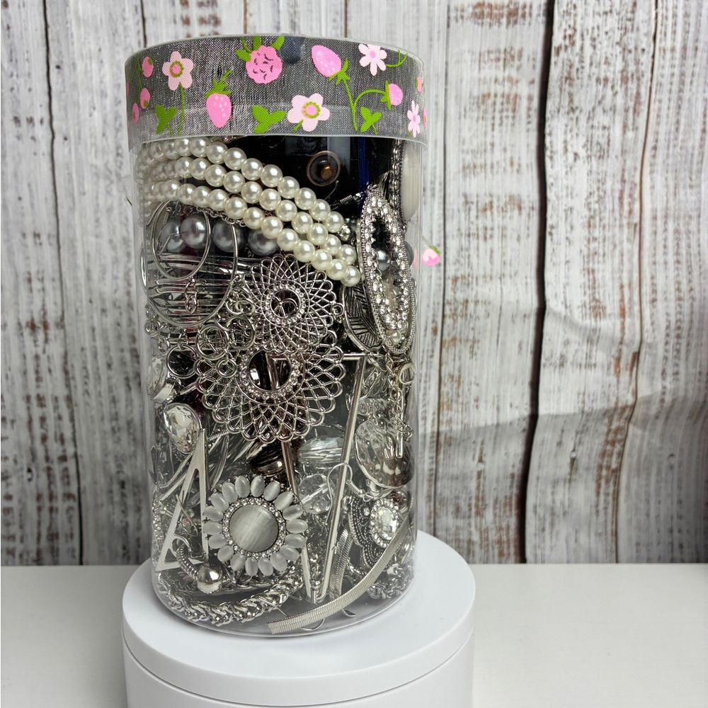 Mystery Treasure  32 oz Jar   ~Lot 0236